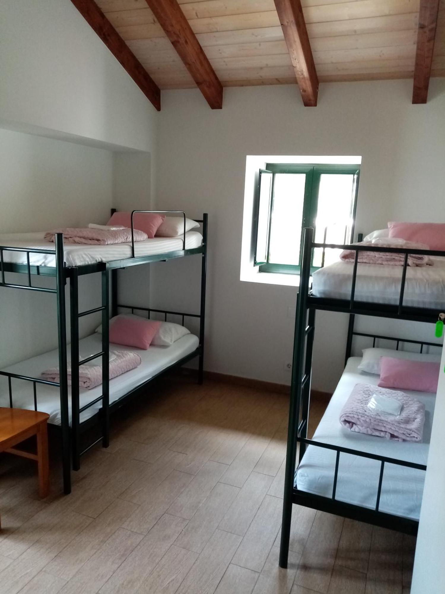 Albergue Oasis Sarria Buitenkant foto